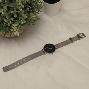 Minimalist silver black face adjustable mesh watch